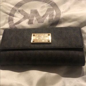 Michael Kors wallet barely used